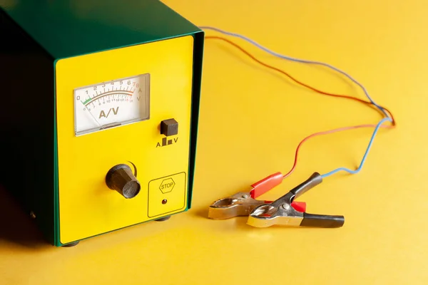 Taşınabilir araba pil recharger. Kırmızı ve BL ile şarj cihazı yakın