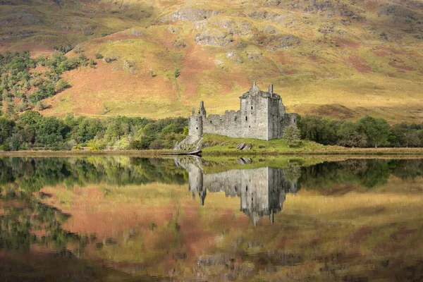 Castillo Kilchurn Escocia Situado Loch Awe Con Reflejos Agua Los —  Fotos de Stock