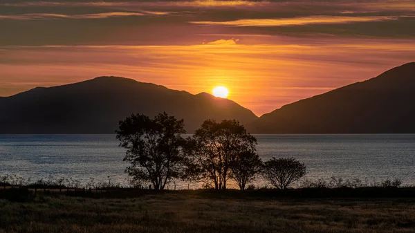 Solnedgången Bakom Kullarna Över Loch Linnhe Skottland — Stockfoto