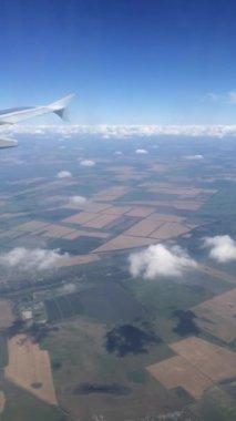 Düz gökyüzü bulutlu görünüm