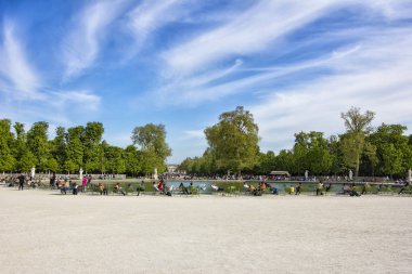 Paris sommer şehir manzaralı