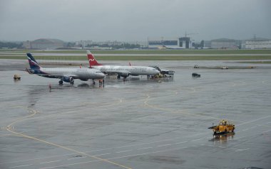 Pist terminal D Sheremetyevo Uluslararası Havaalanı'nın Rusya uçaklarda