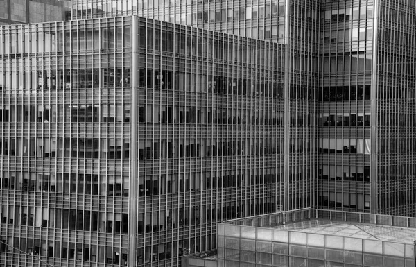 Чорно Білі Абстрактні Деталі Сучасної Скляної Хмарочосної Офісної Будівлі — стокове фото