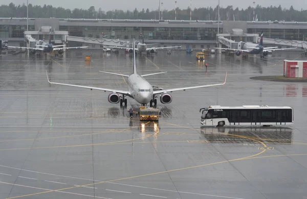 Flugzeuge Auf Der Landebahn Terminal Des Internationalen Flughafens Scheremetjewo Russland — Stockfoto