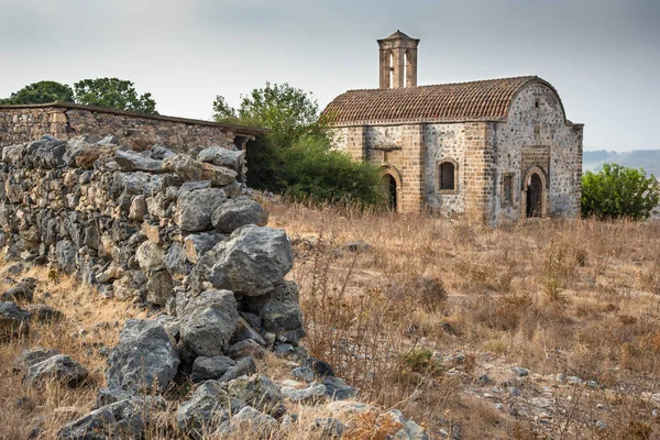 Terk Edilmiş Terkedilmiş Kilise Panayia Katharon Pentadakylos Dağları Kuzey Kıbrıs — Stok fotoğraf