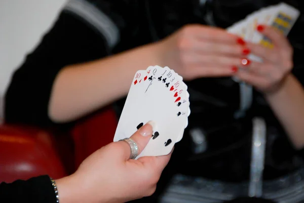 Pessoas Não Reconhecidas Jogando Poker Com Cartas — Fotografia de Stock