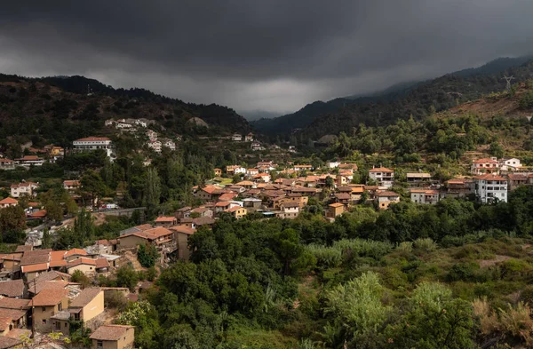 Foto Panorâmica Pitoresca Turística Aldeia Montanhosa Kakopetria Nas Montanhas Troodos — Fotografia de Stock