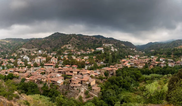 Foto Panorâmica Pitoresca Turística Aldeia Montanhosa Kakopetria Nas Montanhas Troodos — Fotografia de Stock