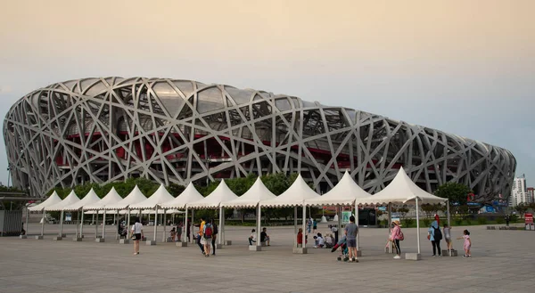 People Walking Olympic Park Beijing Birds Nest Stadium — Stock Photo, Image