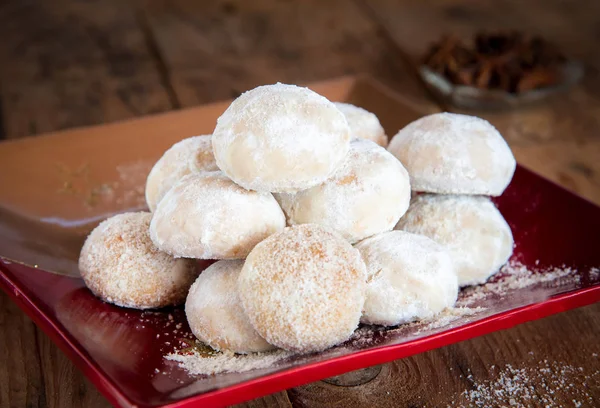 Galletas frescas deliciosas tradicionales de mantequilla de Navidad llamadas kour —  Fotos de Stock