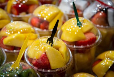 Taze, sağlıklı ve besleyici frui kokteyl meyve salatası