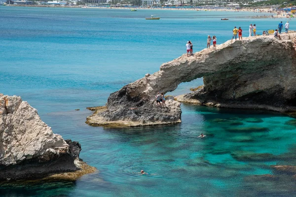 Puente de los Amantes, Cuevas marinas Ayia Napa Chipre — Foto de Stock