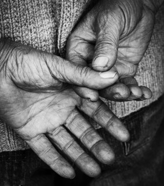 Kıdemli yetişkin boş eller