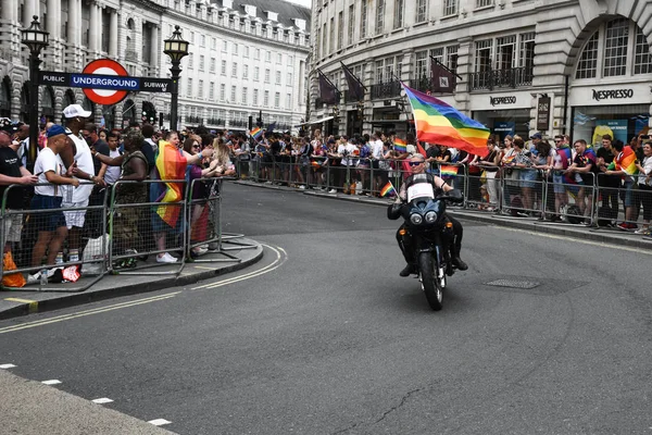 Kerékpárosok a londoni Pride Parade 2019-ban London UK — Stock Fotó