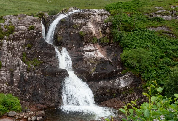 Cachoeira nas Terras Altas da Escócia . — Fotografia de Stock