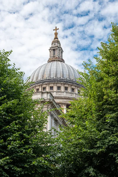 The dome of St Pauls Cathedral in London — Stock Photo, Image