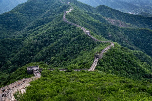 A Grande Muralha da China na Seção Mutianyu fora de Pequim — Fotografia de Stock