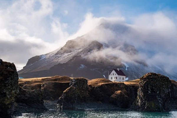 Icelandic Landscape White Small Beautiful House Mountain Arnarstapi Village Snaefellsness — Stock Photo, Image