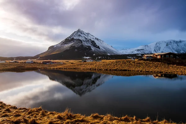 Icelandic Dramatic Landscape Lake Stapafell Mountains Covered Snow Snaefellsnes Peninsula — Stock Photo, Image