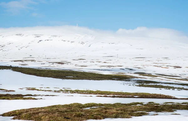 Tipico Paesaggio Islandese Con Montagne Prati Coperti Neve Nella Penisola — Foto Stock
