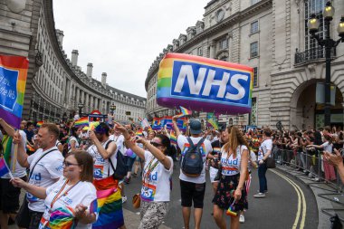 Lgbt halkı Londra Onur Yürüyüşü 2019 'da geçit yapıyor