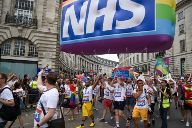 Lgbt halkı Londra Onur Yürüyüşü 2019 'da geçit yapıyor