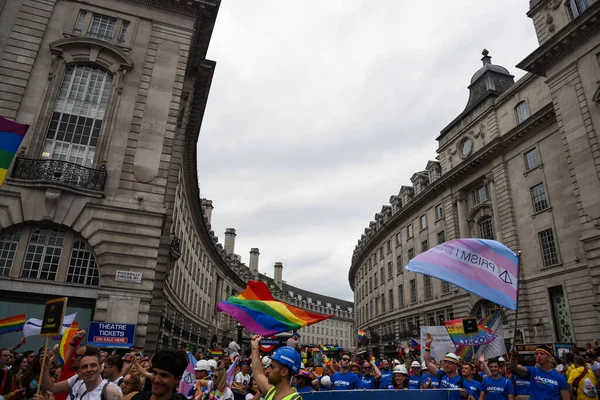 Lgbt people parading at London Pride Parade 2019 — 图库照片