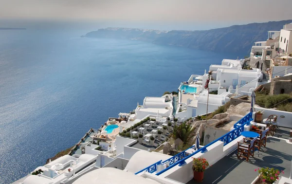 Fira cidade na caldeira e no mar Egeu na ilha de Santorini Grécia . — Fotografia de Stock