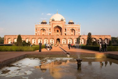 Yeni Delhi, Hindistan, 11 Mart 2017. Humayun 'un mezarının görüntüsü Babür İmparatoru Humayun' un mezarı. Pers mimarisinin bir örneği. Hindistan, Delhi 'nin doğusunda Nizamuddin' de yer almaktadır..