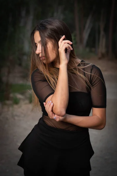 Jonge Hedendaagse Danser Choreograaf Dansen Buiten Vrouw Dansen Omgeving — Stockfoto