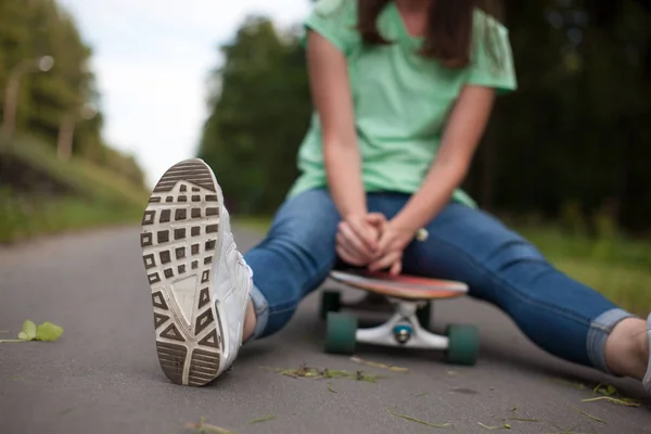 Girl Sitting Skateboard — Stock Photo, Image