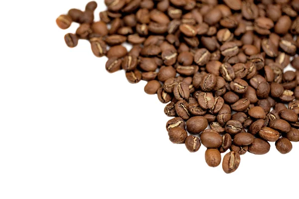 Beyaz arka planda kahve çekirdekleri.