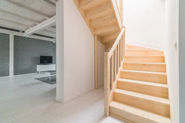 Escaleras Pino Pasillo Apartamento Ático Moderno Luminoso —  Fotos de Stock