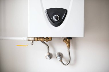 Su sıcaklık kontrol düğmesi ile modern gaz su ısıtıcı