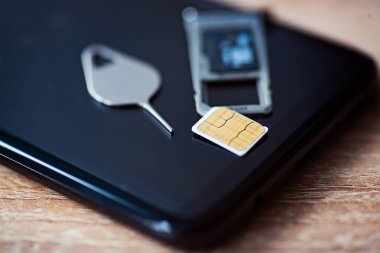 Mikro sim ve hafıza kartı micro sd tepsi içinde smartphone