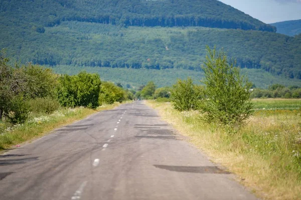 Ukrainska Landsväg Sommaren Karpaterna Ukraina — Stockfoto