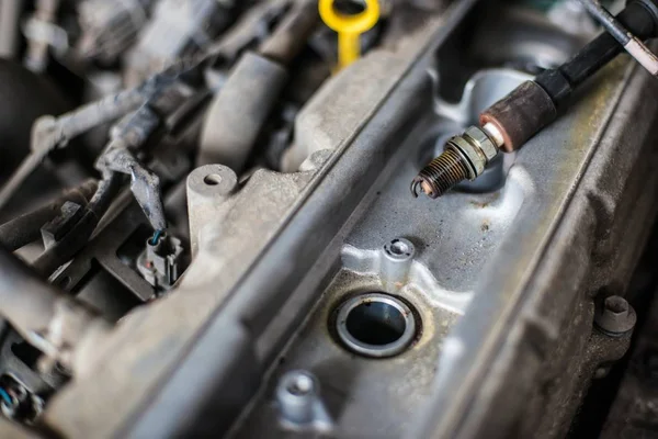 Oude Gebroken Auto Bougies Auto Reparatie Vervanging Van Bougies — Stockfoto