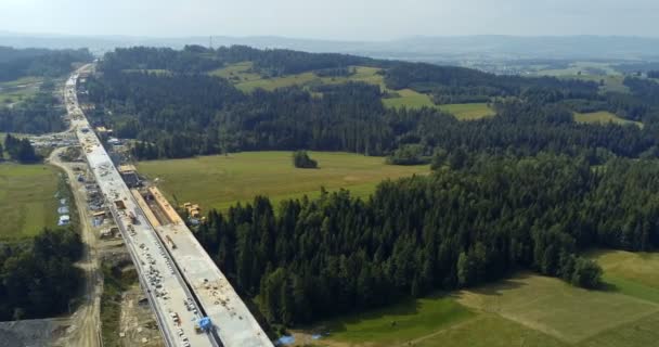 公路建设中的空中无人机景观 在波兰7号国道上修建高架桥 — 图库视频影像