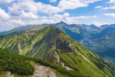 Polonya Tatra Dağları üzerinde güzel manzara. Zakopane, Polonya
