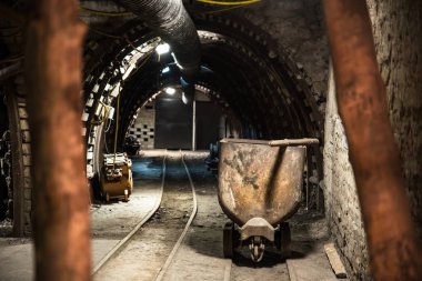 Bir parça bir yeraltı kömür vagonları benim kömür