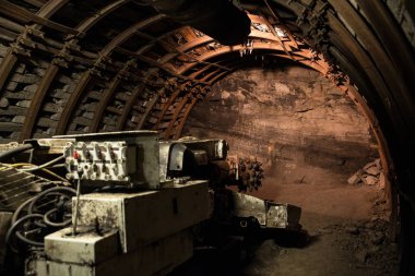 Maden rock tünele girer. Yeraltı kömür madeni