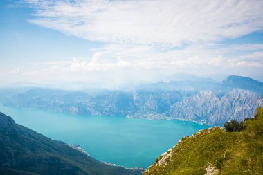 Garda Gölü'nden Monte Baldo güzel görünüm