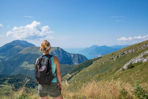 Woman Mountain Trail Female Italian Alps Monte Baldo Mountain — Stock Photo, Image