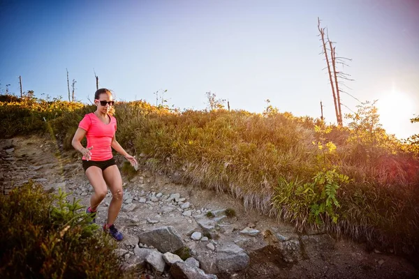 Girl Trail Running Young Woman Cross Running Mountains — Stock Photo, Image