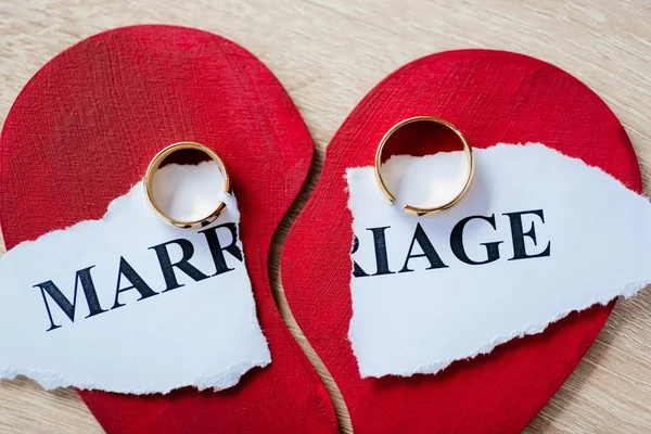 Divorce Separation Concept Two Broken Golden Wedding Rings Broken Red — Stock Photo, Image