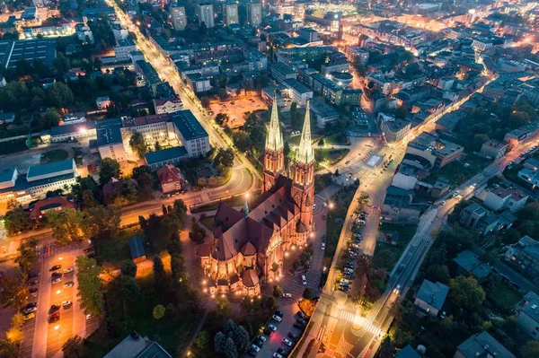 空中ドローン リブニク大聖堂と市内中心部の眺望 リブニク南西ポーランド シロンスク県の都市であります — ストック写真