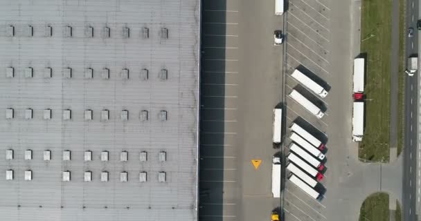 Vidéo aérienne de drone du centre de distribution. Concept logistique et transport 