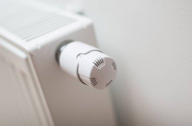 Kalorifer sıcaklık düzenleme vanası ve termostat