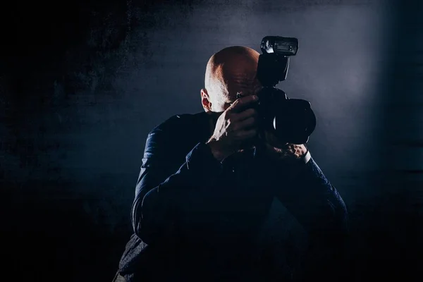 Fotograaf Met Dslr Camera Man Fotograaf Portret Studio — Stockfoto