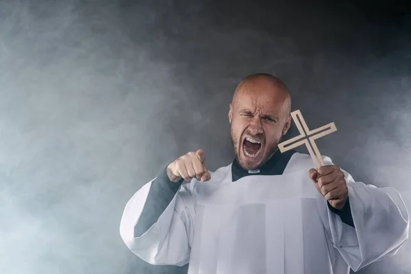 Exorcista Padre Católico Surplice Branco Camisa Preta Com Colarinho Clérigo — Fotografia de Stock